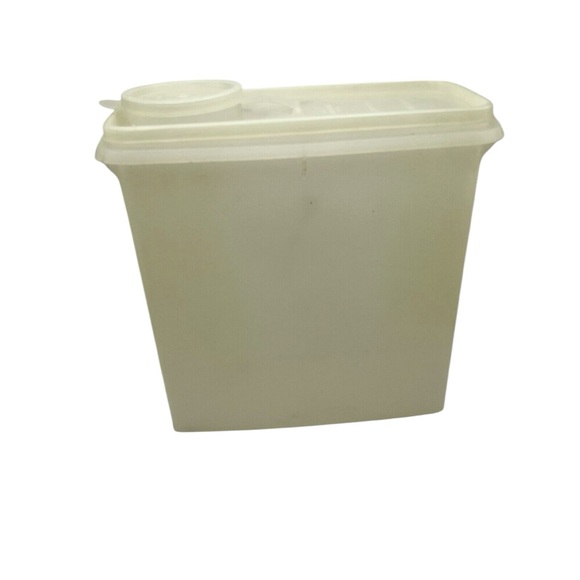 Vintage Tupperware Junior Store N Pour Clear Cereal Juice Container 469-2 & Lid - Picture 1 of 5